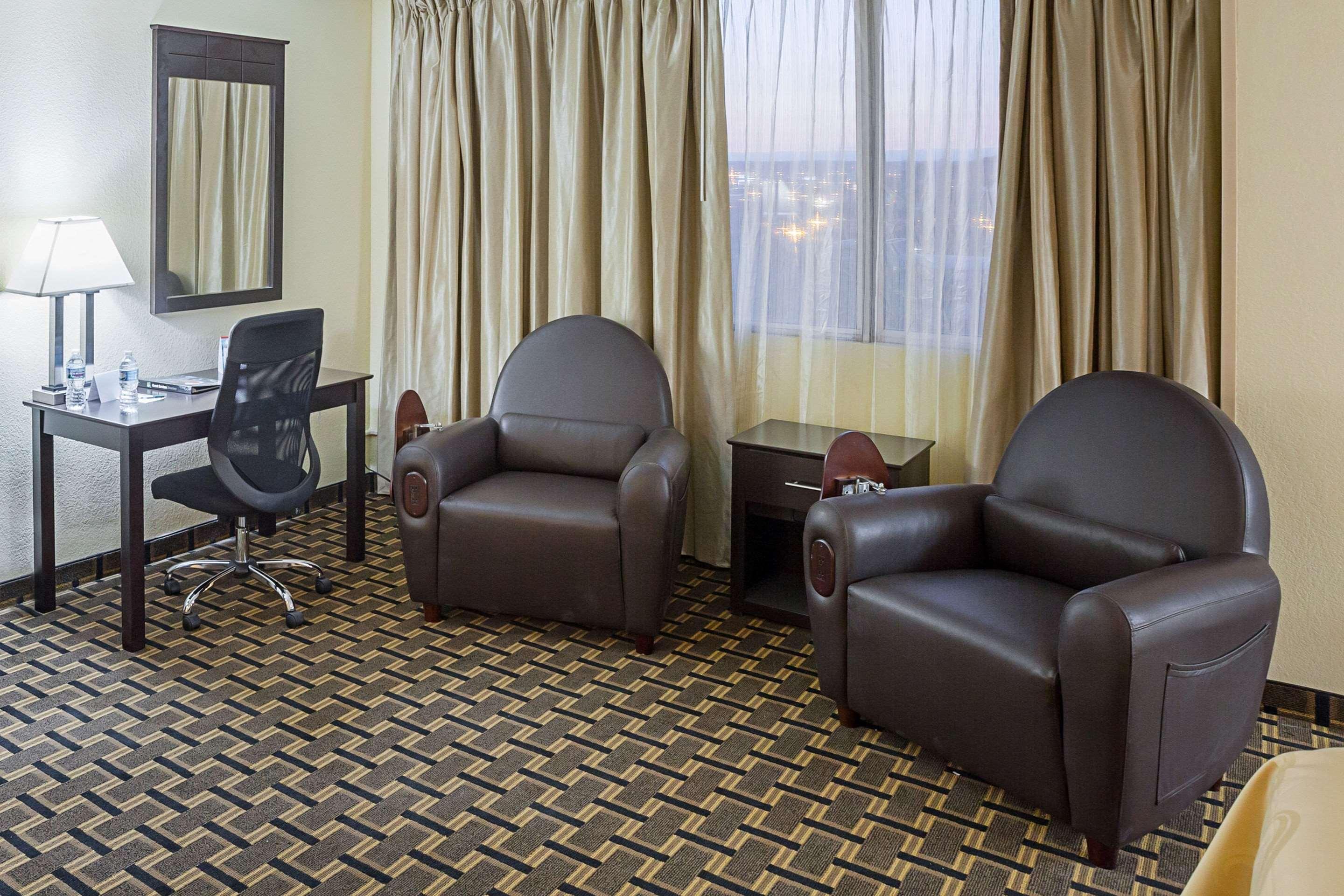 Quality Inn & Suites Цинциннаті Екстер'єр фото